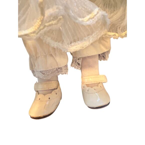 Vintage Seymour Mann Curly Haired Porcelain Doll Connoisseur Doll Collection - Picture 4 of 5